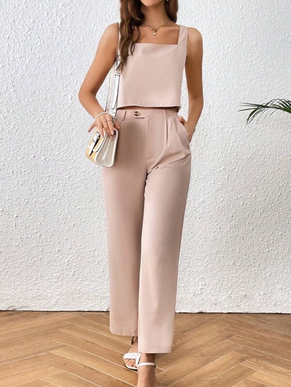 Conjunto Essnce: top con abertura trasera y pantalones de pierna ancha. Talla S