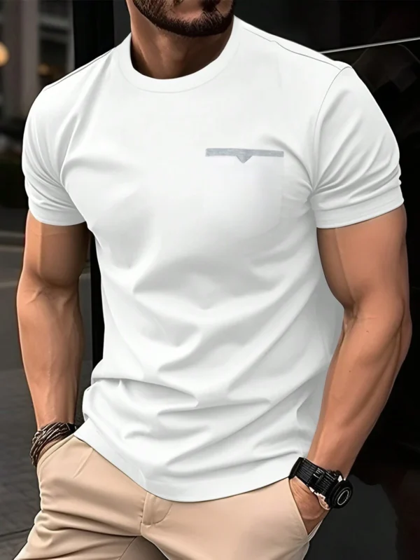 Camiseta manfinity homme con bolsillo de parches. Talla XL