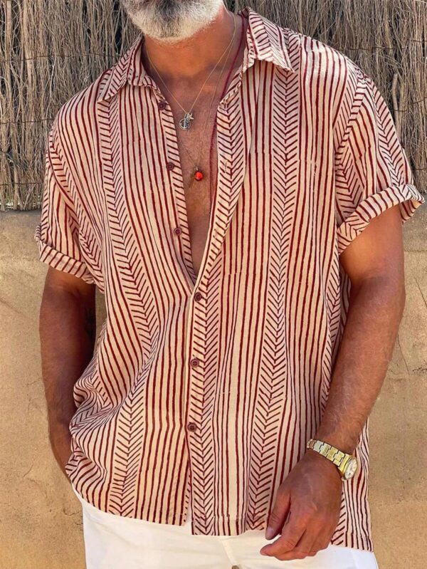 Camisa estampado geográfico. Talla L