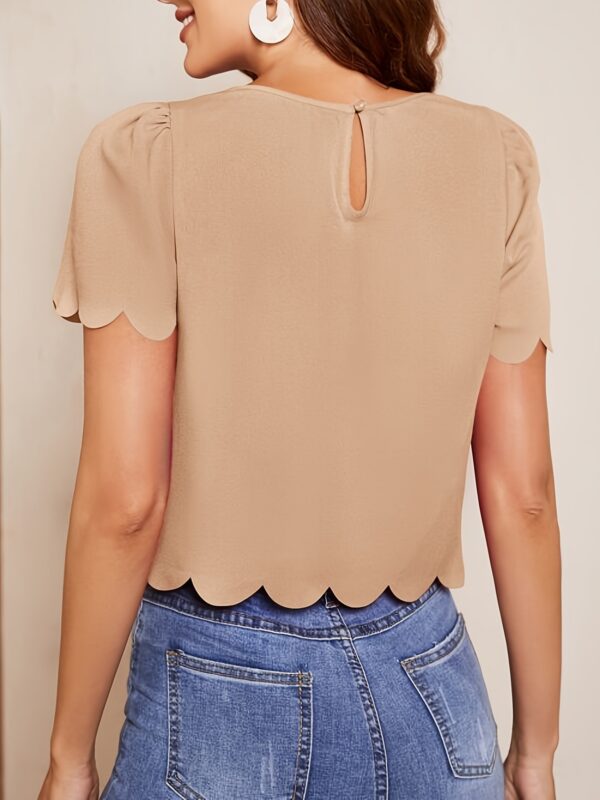 Playera básica de cuello redondo con mangas cortas y detalle de dobladillo. Talla M - Imagen 2