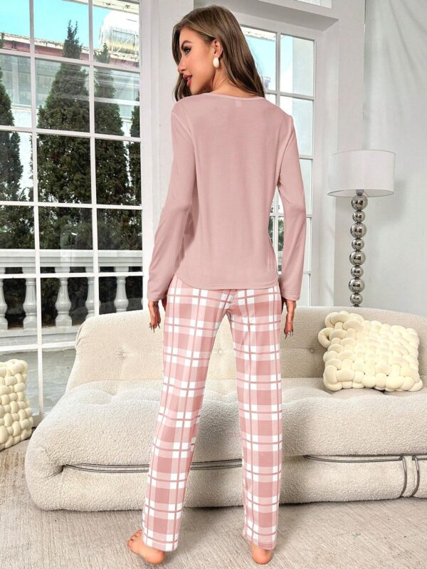 Conjunto de pijama con estampado de letras y pantalón a cuadros. Talla L - Imagen 2