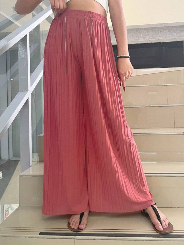 Pantalón rosa de piernas anchas de tela ligera con brillos. Unitalla